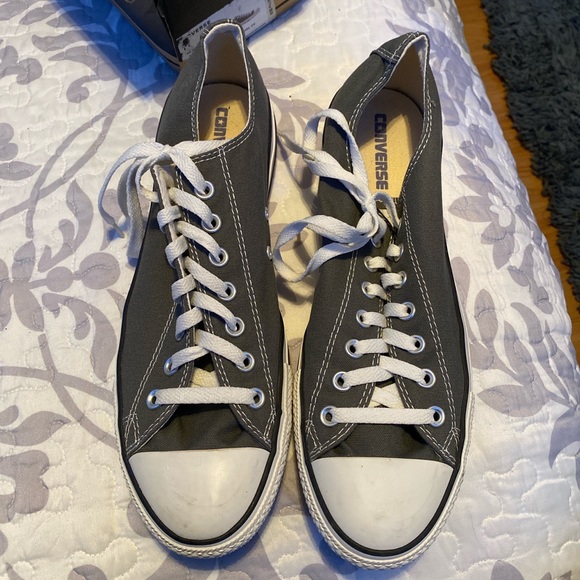Grey Men’s low top converse